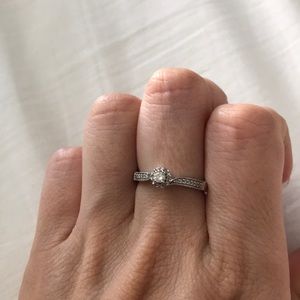 10k white gold ring with diamonds